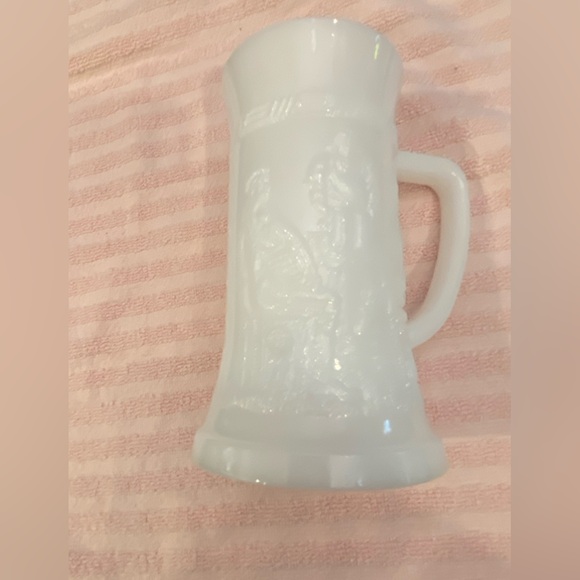 EUC 2 VTG 1960’S  FEDERAL WHITE MILK GLASS STEIN MUGS WITH EMBOSSED PUB SCENE - Picture 10 of 11